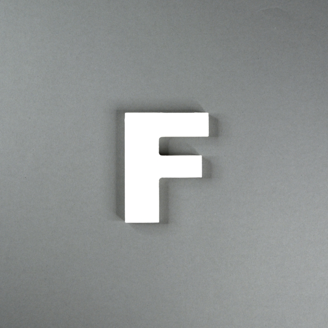 MDF-Buchstabe F ca.8cm weiß